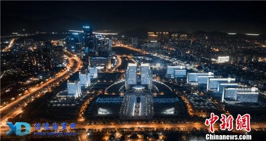 图为舟山城市夜景。浙江自贸区管委会提供