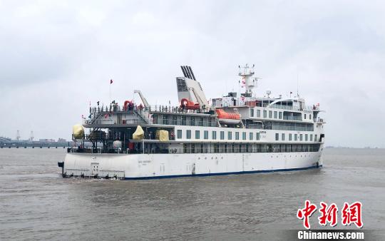 中国国产极地探险邮轮江苏试航。 张祥跃 摄 中国国产极地探险邮轮江苏试航。 张祥跃 摄