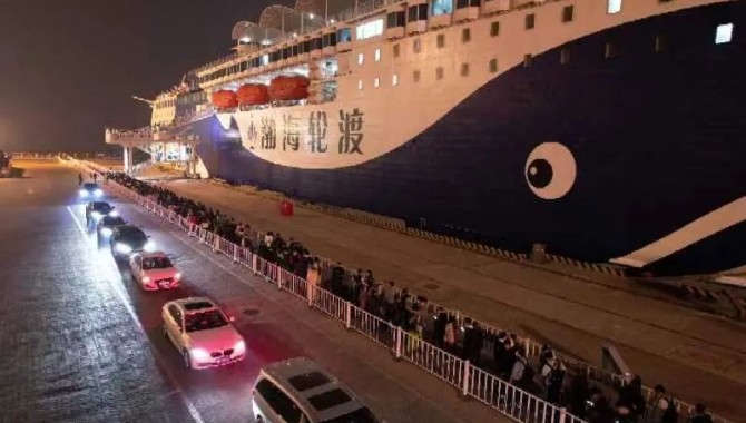 渤海轮渡船舶爆满