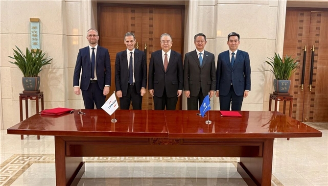 CMA CGM+大连海事大学、上海海事大学，战