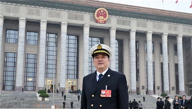 全国人大代表倪迪建议，将船员纳入“特